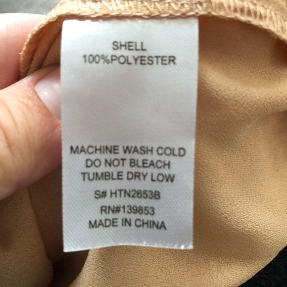 Embroidered bell sleeve off the shoulder top sz s - Picture 4 of 4